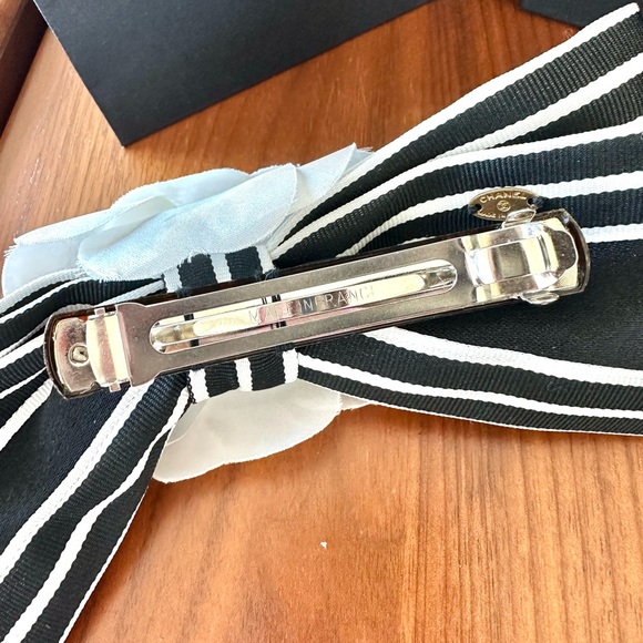 Chanel Camelia Bow Hair Accessory (Large) - Picture 6 of 10